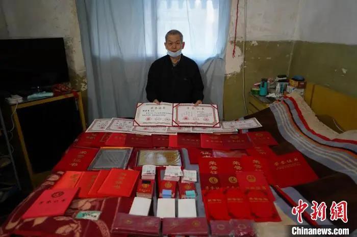 一個(gè)人獻(xiàn)一次血容易，一家人22年獻(xiàn)663次呢？
