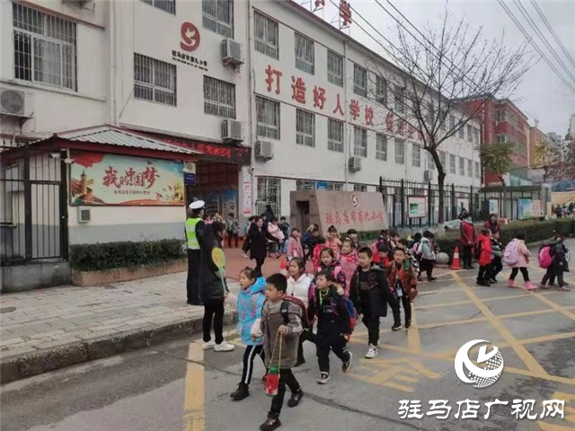 走近你，才能更懂你  驛城交警致敬第一個人民警察節(jié)