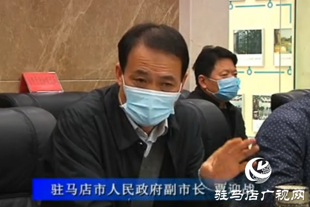 駐馬店：路面大坑有危險 “12345”現場解民患
