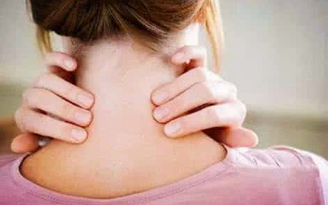 長期低頭玩手機，相當于負重50斤？真相來了