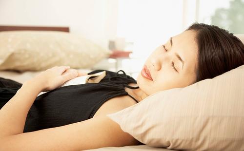 左側(cè)臥睡覺會(huì)壓到心臟？到底應(yīng)該朝哪睡？