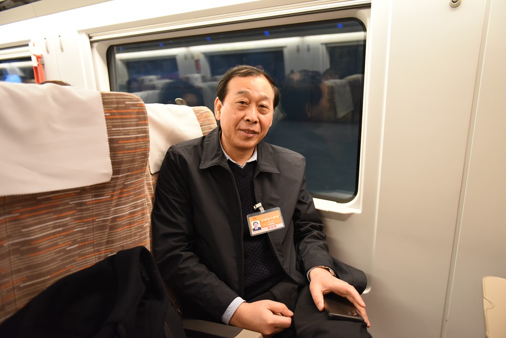 駐豫全國人大代表啟程赴京 參加十三屆全國人大四次會(huì)議