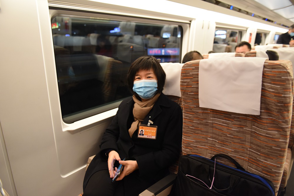駐豫全國人大代表啟程赴京 參加十三屆全國人大四次會(huì)議