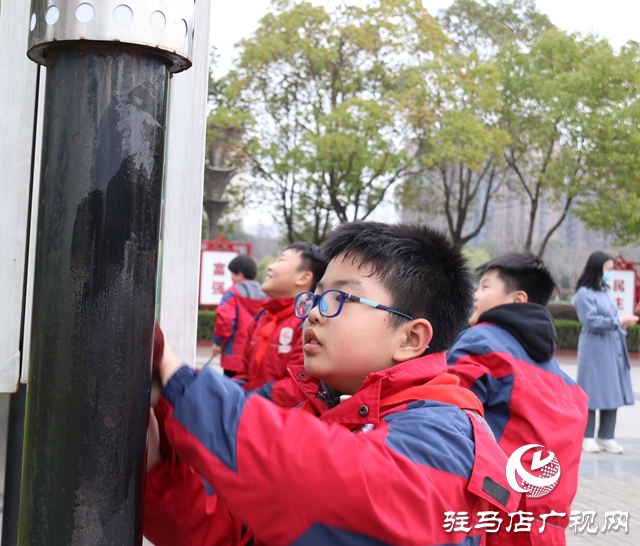 雷鋒日學(xué)雷鋒 駐馬店實(shí)驗(yàn)小學(xué)在行動(dòng)