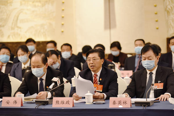 【大河網(wǎng)景】河南代表團(tuán)舉行全體會(huì)議審議政府工作報(bào)告