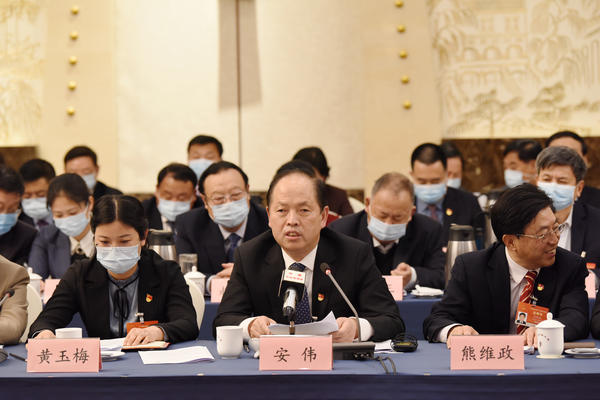 【大河網(wǎng)景】河南代表團(tuán)舉行全體會(huì)議審議政府工作報(bào)告