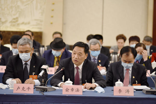 【大河網(wǎng)景】河南代表團(tuán)舉行全體會(huì)議審議政府工作報(bào)告