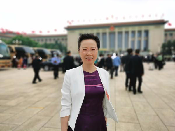 醫(yī)?？芊褡兩斫∩砜ǎ咳珖?guó)政協(xié)委員黃改榮建議醫(yī)保個(gè)人賬戶走進(jìn)健身房
