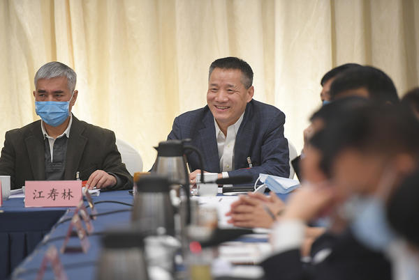 河南代表團(tuán)審議全國(guó)人大組織法和全國(guó)人大議事規(guī)則修正草案等