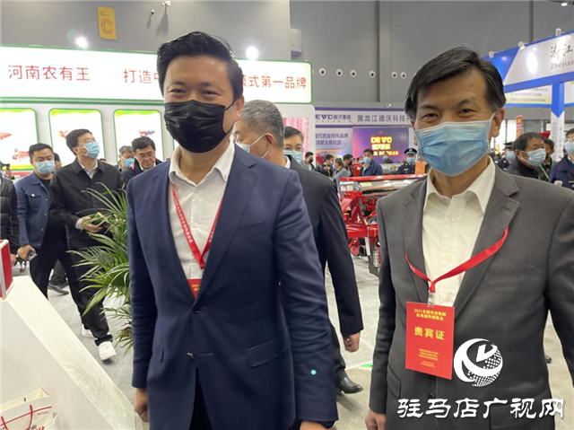  &ldquo;農(nóng)有王&rdquo;震撼亮相全國(guó)農(nóng)機(jī)展覽會(huì)