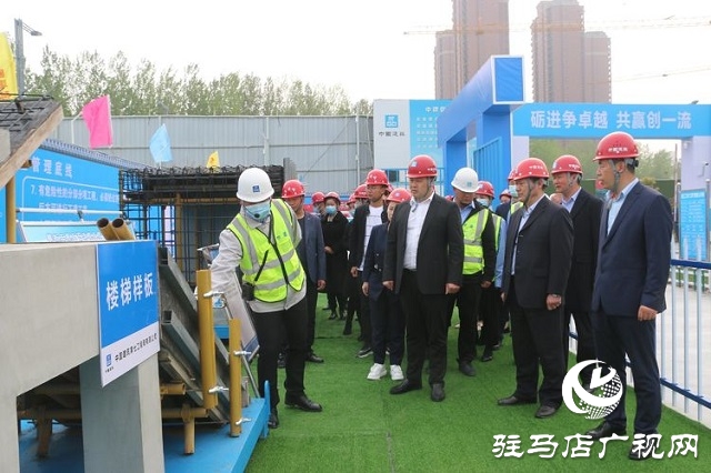 【精彩視頻】河南正花集團(tuán)、河南泓之浩置業(yè)有限公司董事長(zhǎng)徐偉視察中建七局承建的巨源城智慧工地