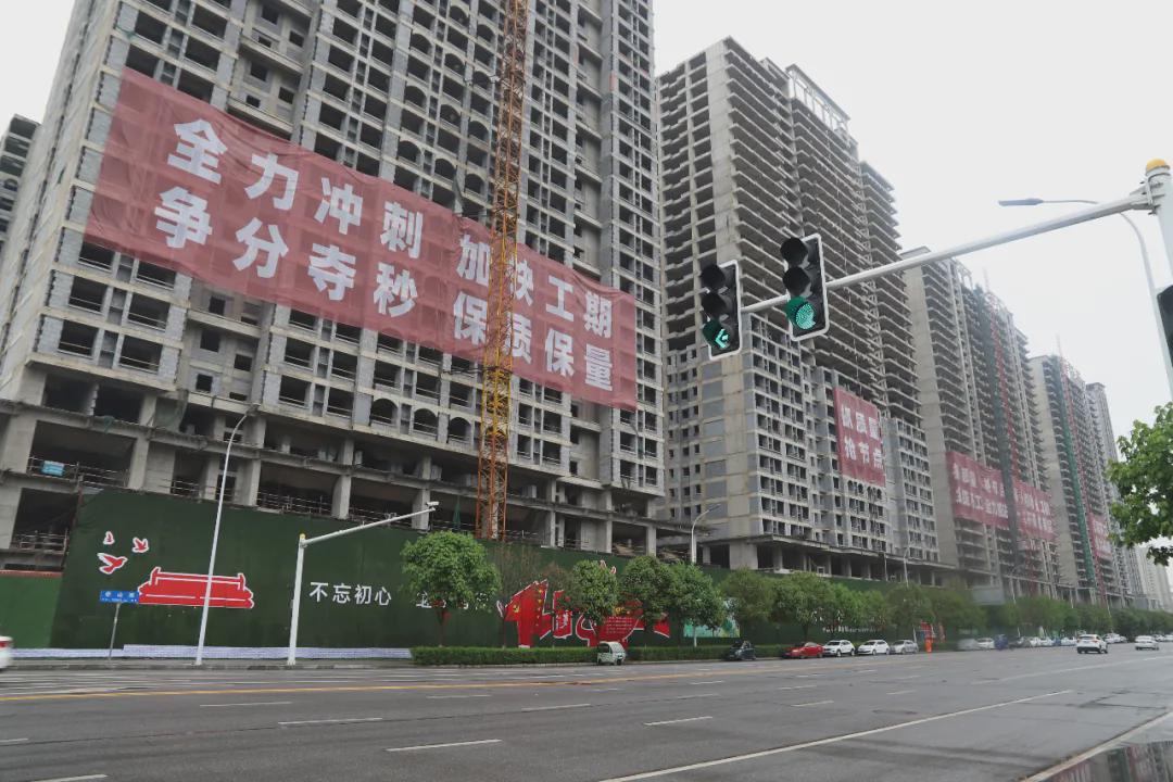 駐馬店西班牙小鎮(zhèn)三期、四期高層全線施工，年底交房！