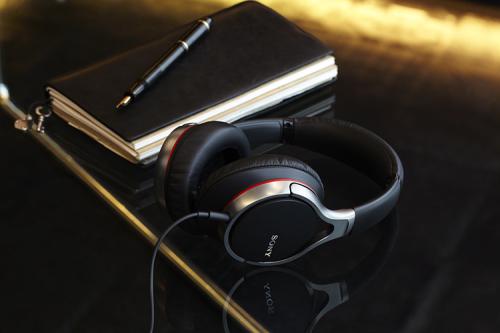 戴什么耳機損傷最??？耳機科學(xué)使用指南來了