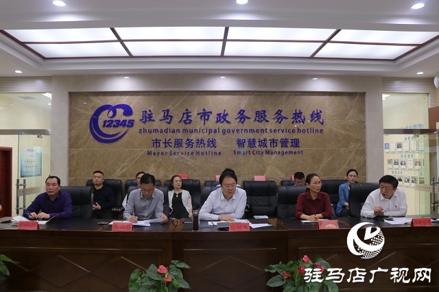 駐馬店市副市長(zhǎng)孫繼偉現(xiàn)場(chǎng)接聽(tīng)“12345”政務(wù)服務(wù)熱線