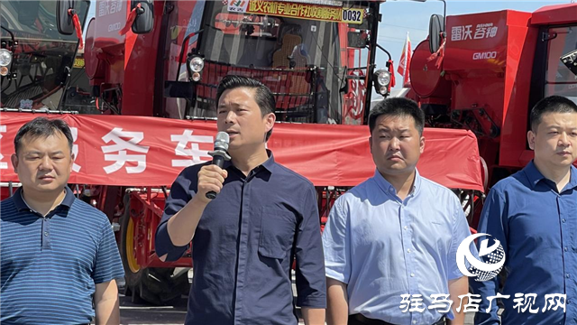 河南農(nóng)吉麥稻收獲服務(wù)隊跨區(qū)作業(yè)出征儀式