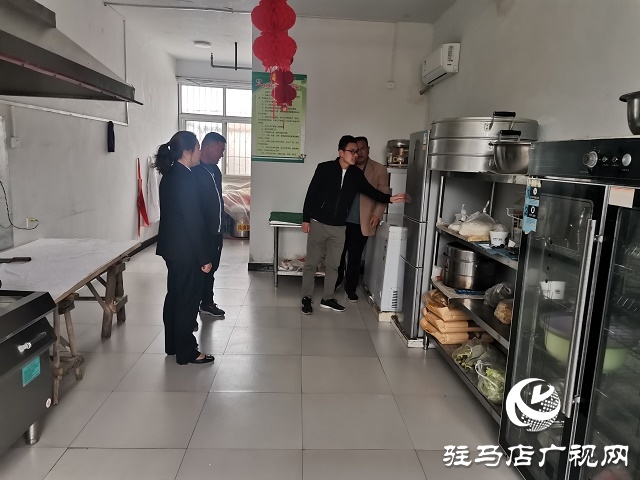 老君廟鎮(zhèn)農(nóng)商銀行慰問老君廟鎮(zhèn)重殘托養(yǎng)中心