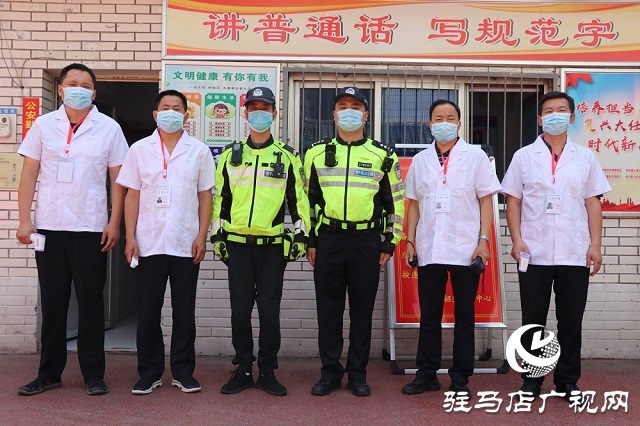 駐馬店交警執(zhí)勤全力護(hù)航高考