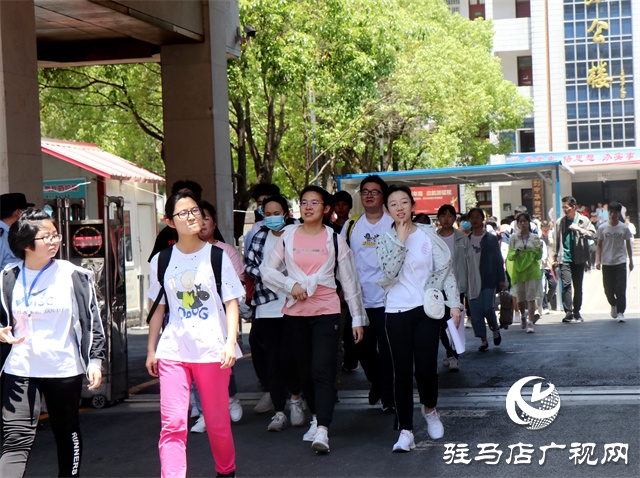 駐馬店高考首日，現(xiàn)場直擊！（組圖）