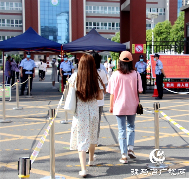 駐馬店高考首日，現(xiàn)場直擊?。ńM圖）