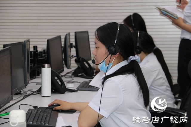 駐馬店市政府副秘書(shū)長(zhǎng)賈守峰接聽(tīng)12345便民熱線