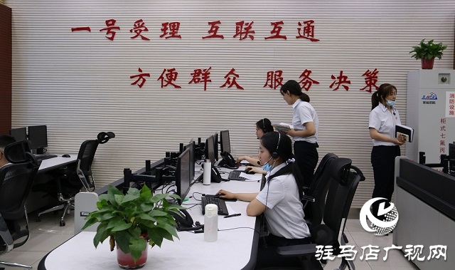 駐馬店市政府副秘書(shū)長(zhǎng)賈守峰接聽(tīng)12345便民熱線