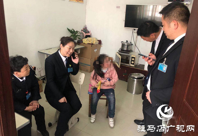 駐馬店:女孩走失上錯車 公交車長暖心相助