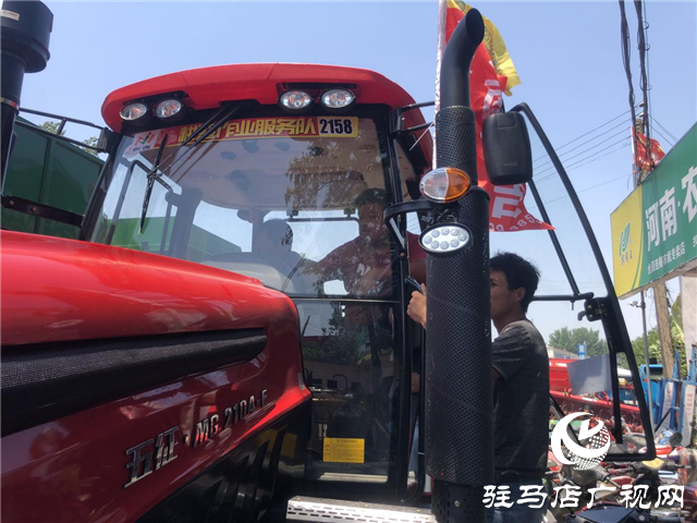 河南農(nóng)吉西平縣農(nóng)機(jī)推介會(huì)圓滿成功