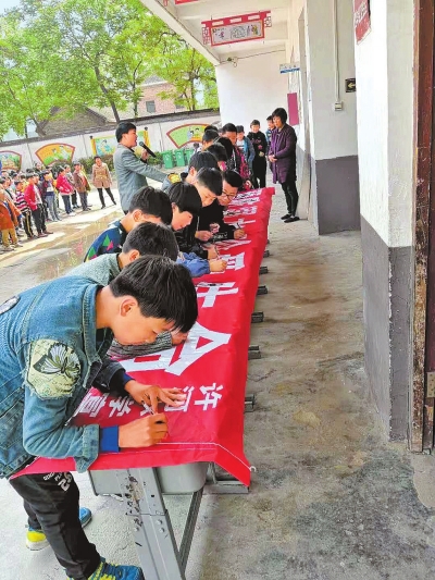 暑假已經(jīng)來(lái)臨，如何織牢中小學(xué)生防溺水安全網(wǎng)？