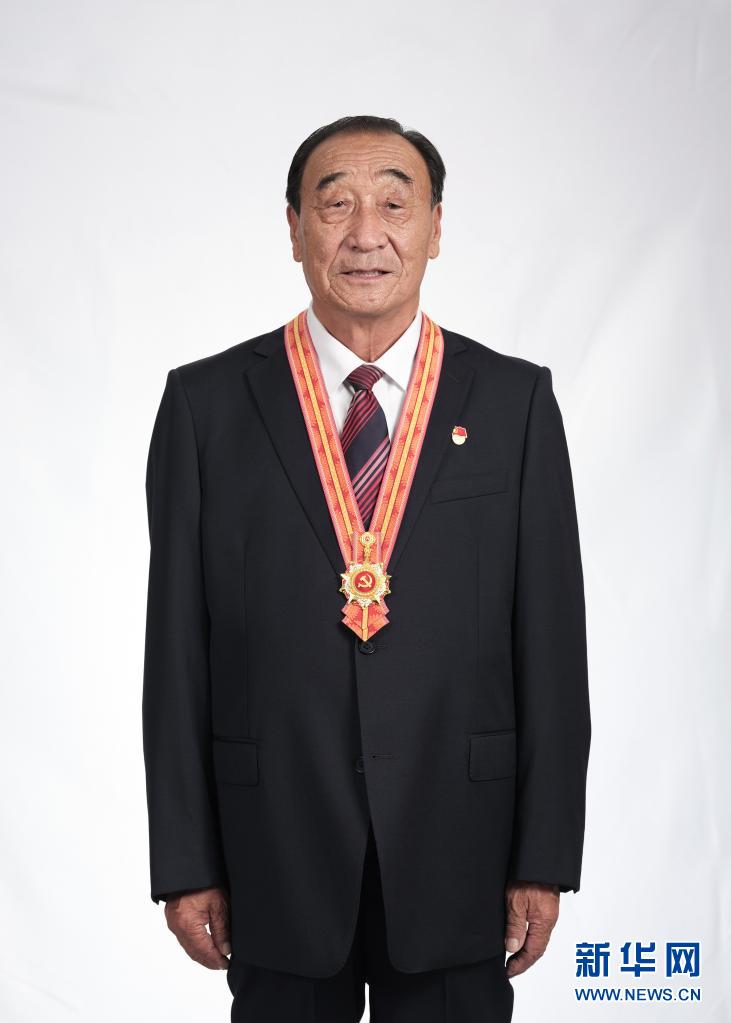 奮斗百年路 啟航新征程·“七一勛章”獲得者｜治沙英雄石光銀：干成治沙一件事，就算沒(méi)白活