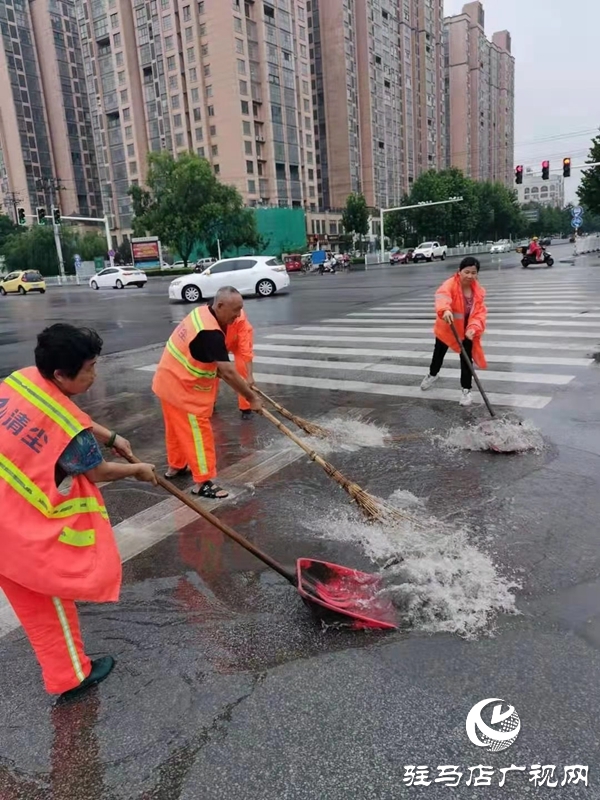 駐馬店市中心城區(qū)相關(guān)部門(mén)迅速行動(dòng)排澇除險(xiǎn)