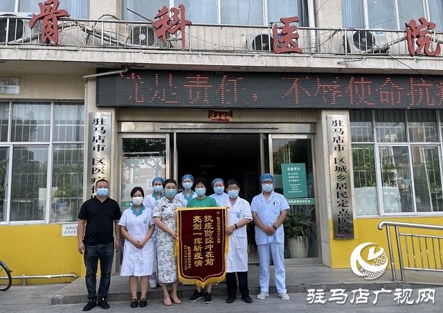 風(fēng)雨同舟并肩抗疫，一面面錦旗，一聲聲感謝！