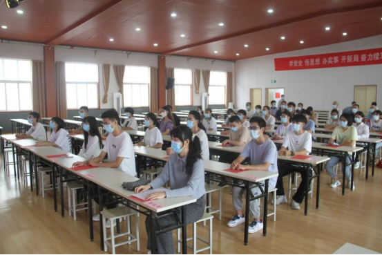 “護苗”進(jìn)行時之金秋助學(xué)      ——地方企業(yè)積極社會擔(dān)當(dāng)，保駕護航貧困生求學(xué)路