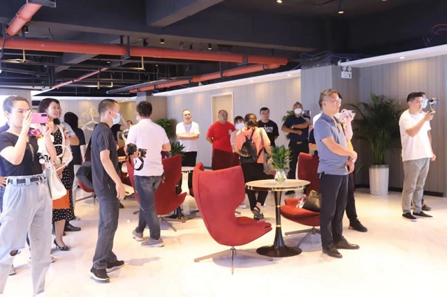 美家?guī)椭?蒲道良加持!【星辰學(xué)府】定制精裝，落地天中!