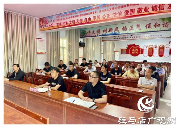 ??????平輿縣玉皇廟鄉(xiāng)召開(kāi)專題輔導(dǎo)報(bào)告會(huì)9月23日，駐馬店市平輿縣玉皇廟鄉(xiāng)學(xué)習(xí)貫徹習(xí)近平總書(shū)記“七一”重要講話精神專題輔導(dǎo)報(bào)告會(huì)召開(kāi)，全體鄉(xiāng)干部以及所站工作人員參加。  報(bào)告會(huì)以《奮斗百年路 啟航新征程》為題，從意義重大、氣勢(shì)恢宏，一個(gè)主題、貫穿始終，以史為鑒、開(kāi)創(chuàng)未來(lái)等三個(gè)方面，回顧中國(guó)共產(chǎn)黨百年光輝歷程，詮釋中國(guó)共產(chǎn)黨偉大建黨精神，對(duì)習(xí)近平總書(shū)記“七一”重要講話作了深入解讀，報(bào)告全面系統(tǒng)、重點(diǎn)突出，既有理論高度，又有實(shí)踐深度，具有很強(qiáng)的指導(dǎo)性和針對(duì)性。  與會(huì)人員表示，要提高政治站位，深化思想認(rèn)識(shí)，把學(xué)習(xí)貫徹講話精神與抓好當(dāng)前重點(diǎn)工作結(jié)合起來(lái)，與謀劃“十四五”發(fā)展結(jié)合起來(lái)，與全面完成今年工作目標(biāo)任務(wù)結(jié)合起來(lái)，立足新起點(diǎn)，順應(yīng)新形勢(shì)，把握新機(jī)遇，展示新作為，為加快建設(shè)幸福美好玉皇廟作出應(yīng)有貢獻(xiàn)。（通訊員 郟怡心）