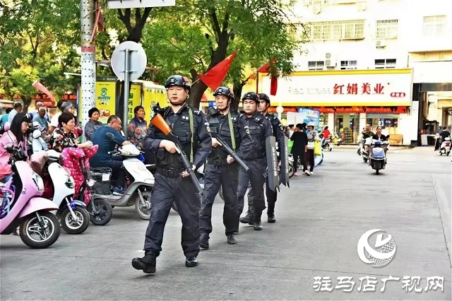 【我為祖國(guó)站崗】向祖國(guó)敬禮︱平輿公安祝福偉大祖國(guó)繁榮昌盛、國(guó)泰民安！