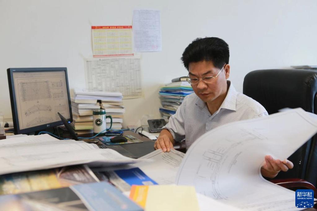 奮斗百年路 啟航新征程·中國共產(chǎn)黨人的精神譜系｜愛崗敬業(yè)、爭創(chuàng)一流——?jiǎng)谀＞袷鲈u(píng)