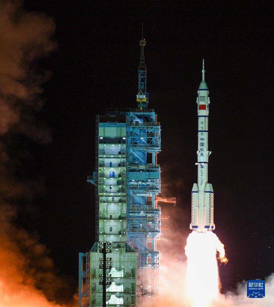 月下棹神舟星夜赴天河&mdash;&mdash;神舟十三號飛天紀(jì)實