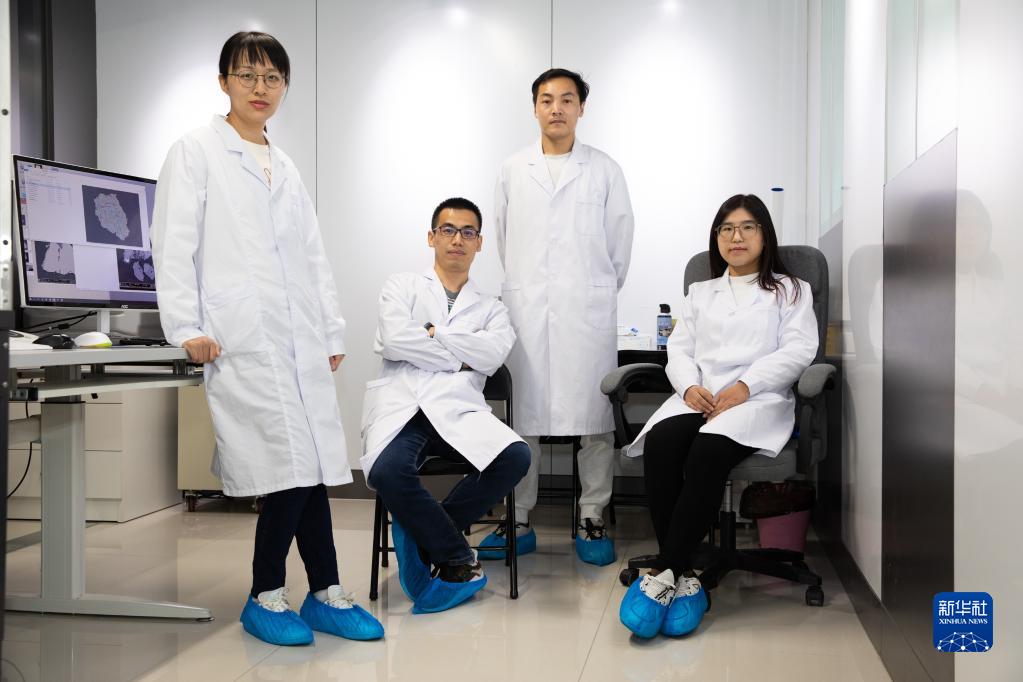 新華全媒+|嫦娥五號月球樣品最新研究成果發(fā)布 刷新月球演化傳統(tǒng)認知