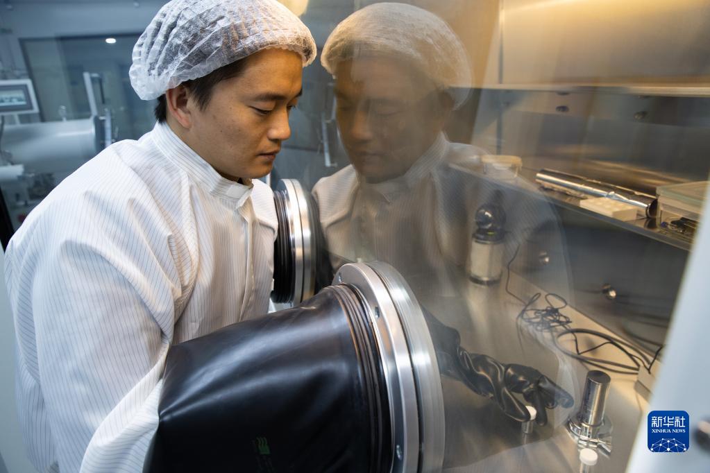 新華全媒+|嫦娥五號月球樣品最新研究成果發(fā)布 刷新月球演化傳統(tǒng)認知