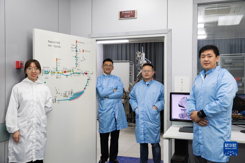 新華全媒+|嫦娥五號月球樣品最新研究成果發(fā)布 刷新月球演化傳統(tǒng)認知