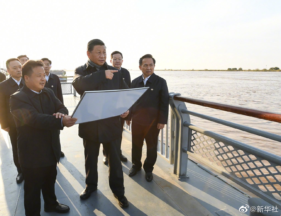 習(xí)近平在山東東營考察黃河入?？? /></p>
<p style=