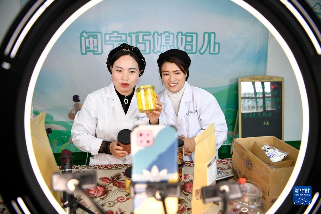 新思想引領(lǐng)新征程·時(shí)代答卷丨再闖新路看西部 接續(xù)奮斗開(kāi)新局——習(xí)近平總書(shū)記謀劃推動(dòng)西部大開(kāi)發(fā)譜寫(xiě)新篇章