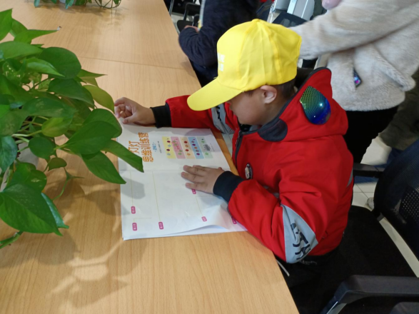 以書為伴 以墨為香 關(guān)愛特殊兒童 “護苗”在行動