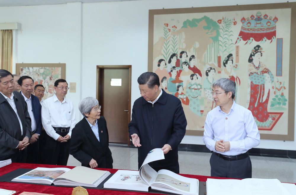  習近平帶領百年大黨奮進新征程