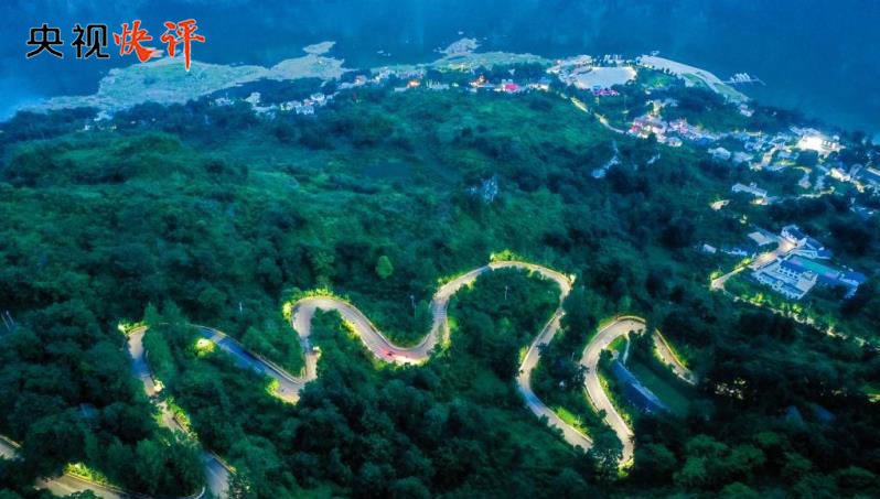 【央視快評(píng)】讀懂今天的中國(guó) 必須讀懂中國(guó)共產(chǎn)黨