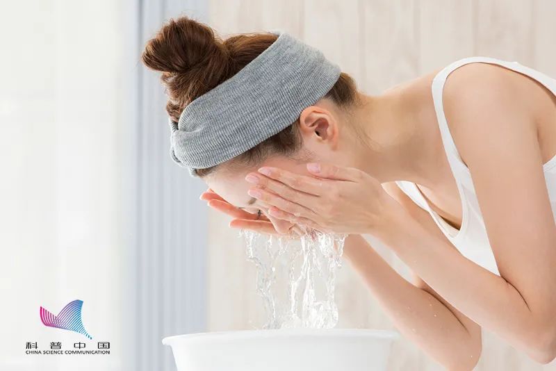 青春痘要有疫苗了！真的能預(yù)防青春痘嗎？成年人能不能接種？答案來了