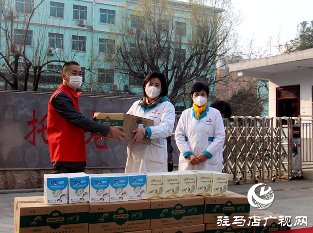 暖心！愛心企業(yè)為駐馬店市康樂托老院捐贈3萬元奶粉
