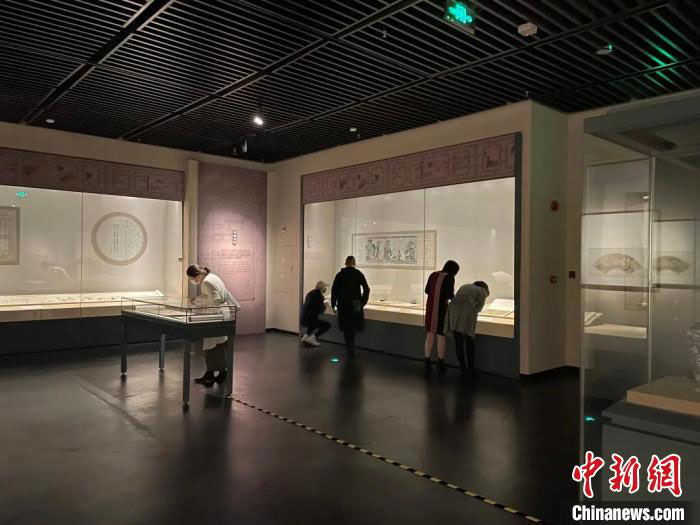 國(guó)博珍貴館藏亮相深圳 展現(xiàn)中國(guó)古代“士大夫”風(fēng)貌