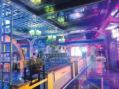 KTV，已被年輕消費者&ldquo;拋棄&rdquo;？鄭州某店長：現(xiàn)在生意&ldquo;一塌糊涂&rdquo;