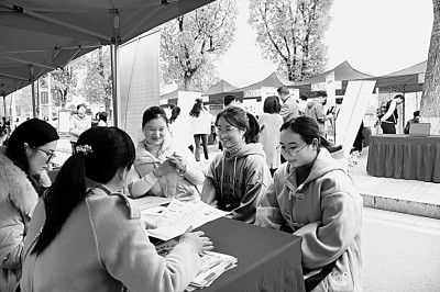 秋招進(jìn)行時(shí)——大學(xué)生就業(yè)：難點(diǎn)如何突破